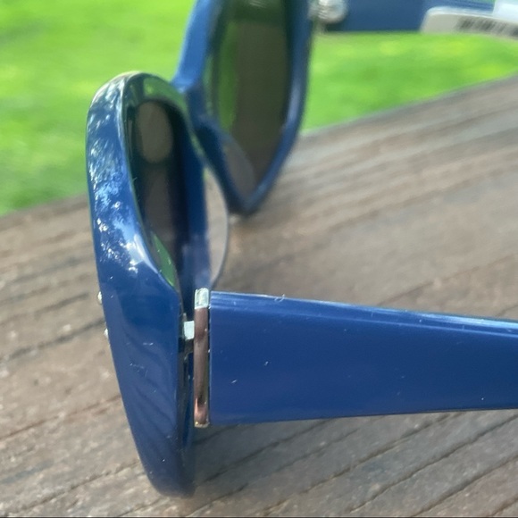 🌞 Blue M.O.D.A. Sunglasses 🌞 - Picture 2 of 5